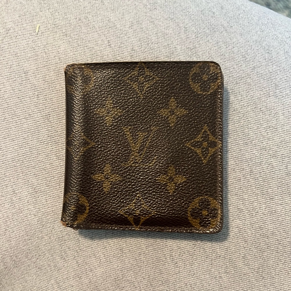 Louis Vuitton multiple wallet